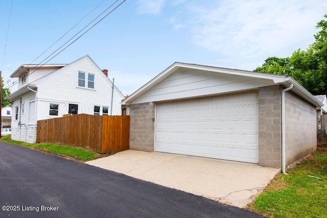 412 Gwendolyn St, Louisville, KY 40203 - view of detached garage