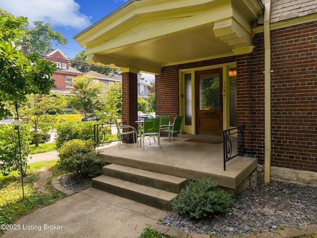 1246 Ormsby Ct, Louisville, KY 40203 - property entrance featuring brick siding and covered porch