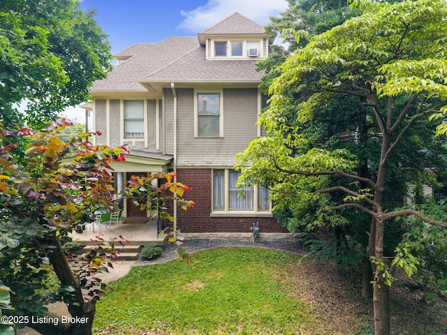 1246 Ormsby Ct, Louisville, KY 40203 - view of front of house featuring a front lawn and a shingled roof