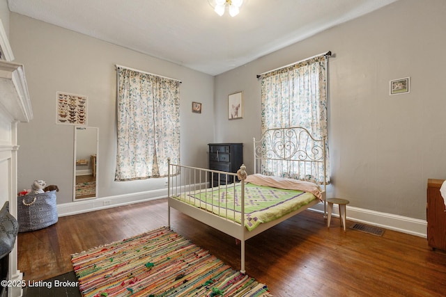 1246 Ormsby Ct, Louisville, KY 40203 - bedroom featuring wood finished floors and baseboards