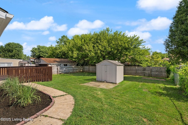 180 Summers Dr, Shepherdsville, KY 40229 - fenced backyard with a storage unit