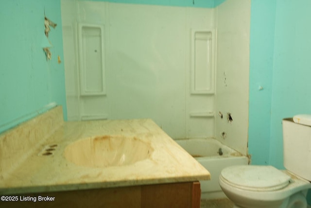 2809 Rowan St, Louisville, KY 40212 - bathroom with vanity and a bathtub
