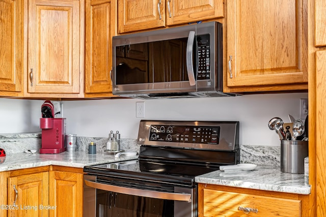 309 Clarks Ln, Clarkson, KY 42726 - kitchen featuring electric range oven and stainless steel microwave