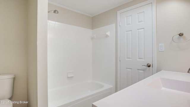4720 Ferrer Way, Jeffersontown, KY 40299 - full bath featuring  shower combination, vanity, and crown molding
