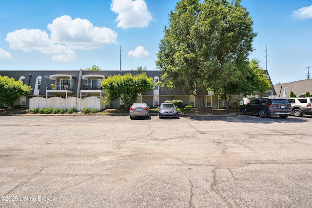 111 La Fontenay Ct, Louisville, KY 40223 - view of uncovered parking lot