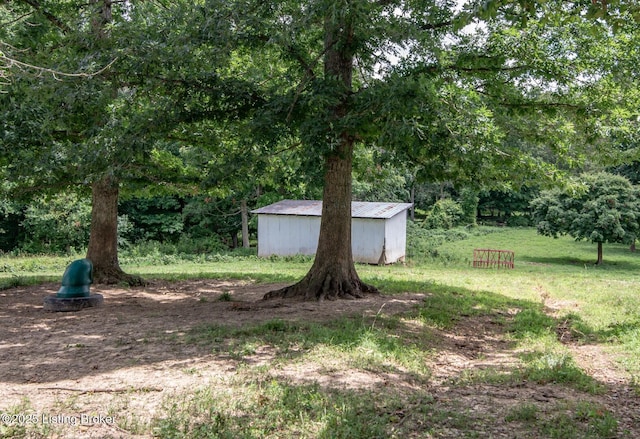 2923 High Plains Rd, Vine Grove, KY 40175 - view of yard with an outbuilding