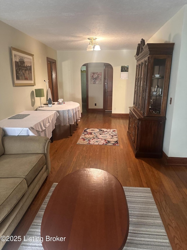 126 Taylorsville Rd, Bloomfield, KY 40008 - living area featuring arched walkways and wood finished floors