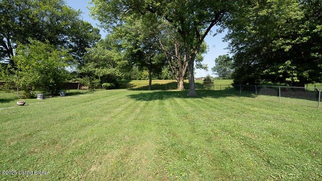 6730 Marian Dr, Louisville, KY 40216 - photo 13