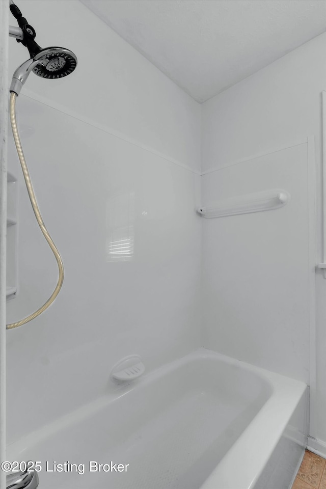 8313 Daverman Dr, Louisville, KY 40228 - full bath featuring shower / bathtub combination