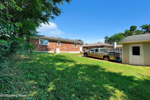 8313 Daverman Dr, Louisville, KY 40228 - view of green lawn