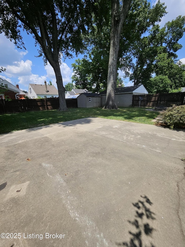 3919 Staebler Ave, Louisville, KY 40207 - view of fenced backyard