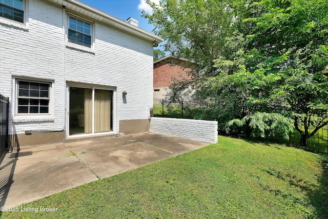 3407 Hillsboro Rd, Louisville, KY 40207 - view of yard featuring a patio