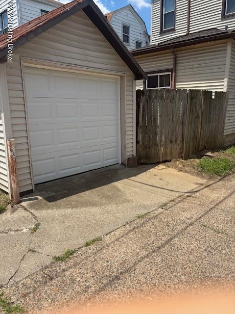 1842 Deer Park Ave, Louisville, KY 40205 - garage featuring concrete driveway