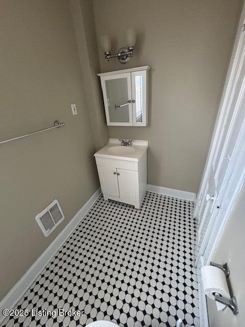 1842 Deer Park Ave, Louisville, KY 40205 - bathroom featuring vanity and baseboards