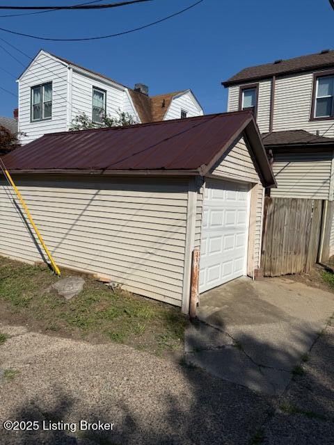 1842 Deer Park Ave, Louisville, KY 40205 - garage with driveway