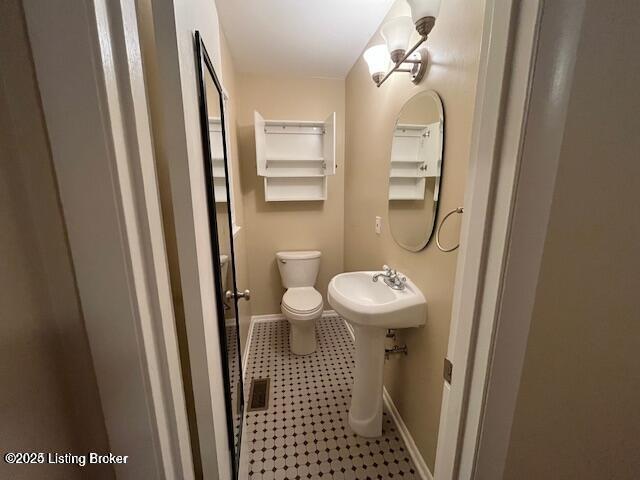 3510 Ethelwood Dr, Jeffersontown, KY 40299 - bathroom featuring baseboards and toilet