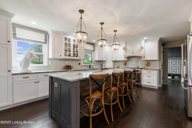 10020 Oak Grove Rd, Louisville, KY 40291 - kitchen featuring stainless steel appliances, white cabinetry, dark wood finished floors, a kitchen breakfast bar, and a center island