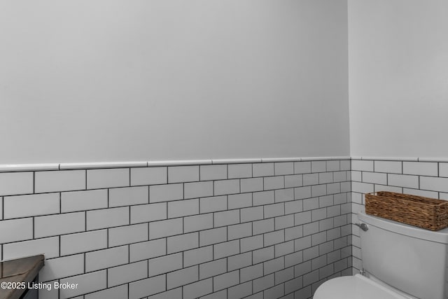 10008 Hornbeam Blvd, Louisville, KY 40228 - bathroom with tile walls and a wainscoted wall