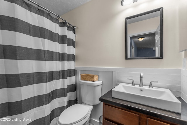 10008 Hornbeam Blvd, Louisville, KY 40228 - bathroom with vanity, a textured ceiling, and a shower with shower curtain