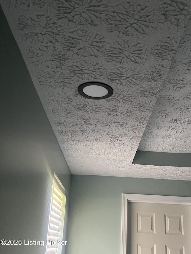 9403 Alex Ct, Louisville, KY 40299 - detailed view of a textured ceiling