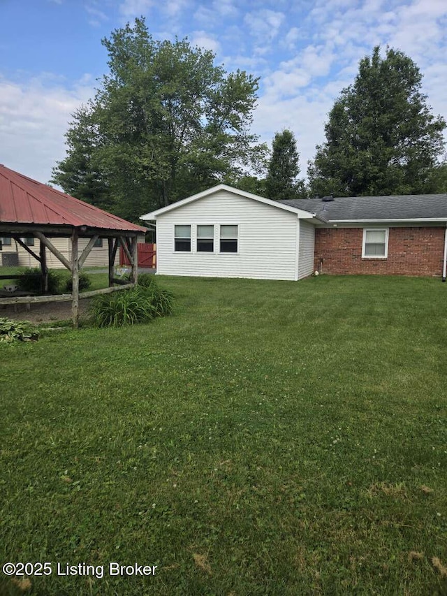 9907 Plaudit Way, Louisville, KY 40272 - view of green lawn