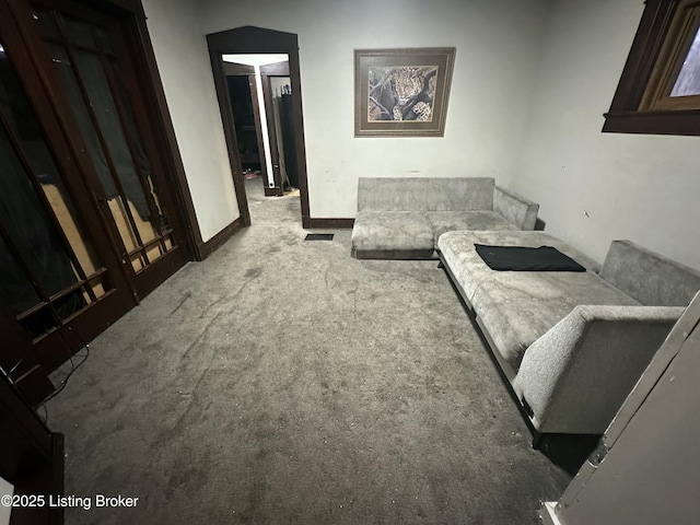 304 S 41st St, Louisville, KY 40212 - living area with carpet flooring and baseboards
