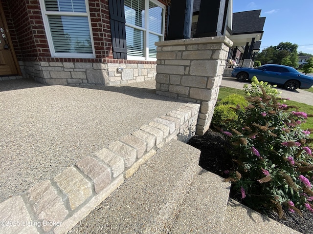 7508 Pavilion Park Rd, Louisville, KY 40214 - exterior view of brick siding and stone siding
