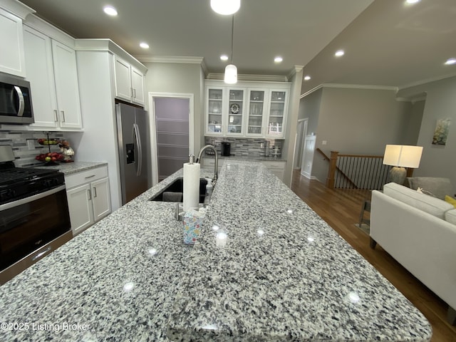 7508 Pavilion Park Rd, Louisville, KY 40214 - kitchen with stainless steel appliances, crown molding, open floor plan, decorative backsplash, and white cabinets