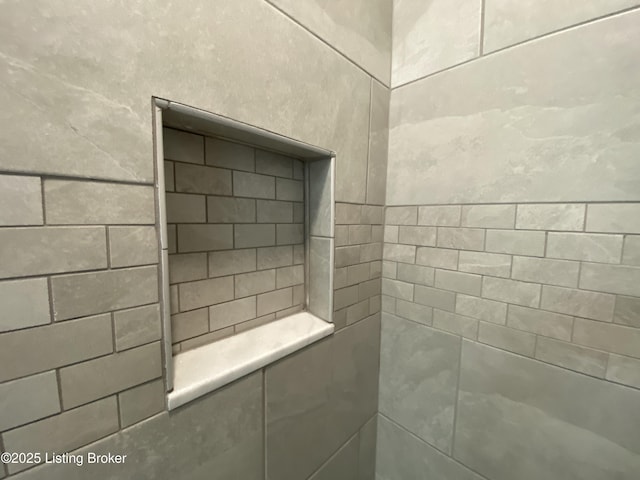 7508 Pavilion Park Rd, Louisville, KY 40214 - view of full bath