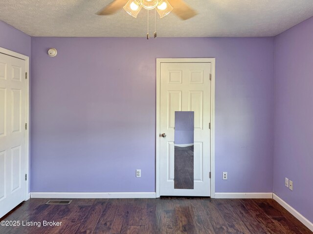 599 Ritchie Dr, Brandenburg, KY 40108 - empty room with wood finished floors, ceiling fan, a smoke detector, and a textured ceiling