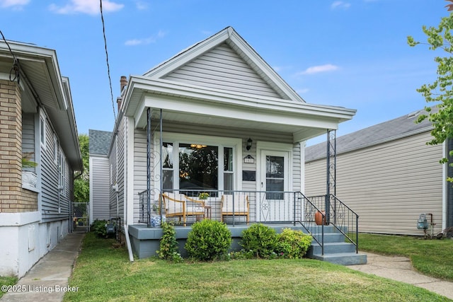 1021 Mulberry St, Louisville, KY 40217 - shotgun-style home with a porch and a front yard