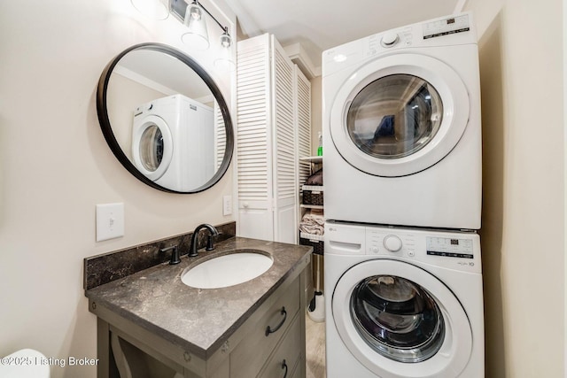 1021 Mulberry St, Louisville, KY 40217 - laundry room with stacked washer and clothes dryer