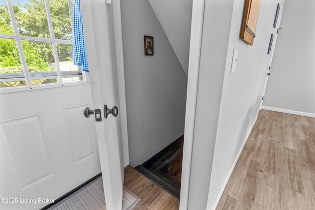 166 Glenview Rd, Shepherdsville, KY 40229 - hallway featuring light wood-style floors and baseboards