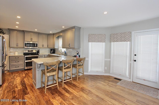 4201 Patterson Park Ct, Louisville, KY 40299 - kitchen featuring stainless steel appliances, gray cabinetry, a peninsula, and recessed lighting