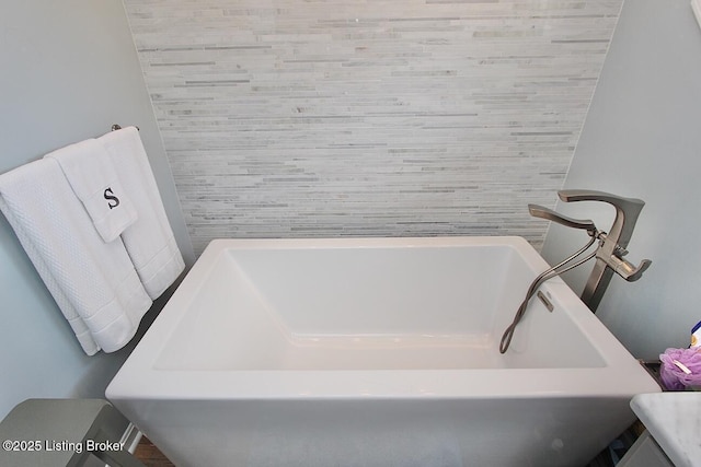 4201 Patterson Park Ct, Louisville, KY 40299 - bathroom featuring a tub