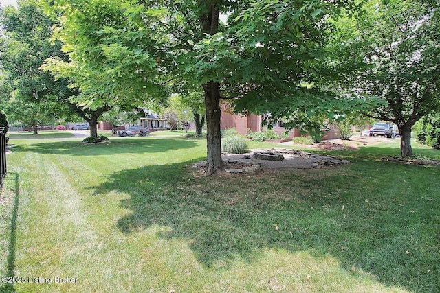 4201 Patterson Park Ct, Louisville, KY 40299 - view of green lawn