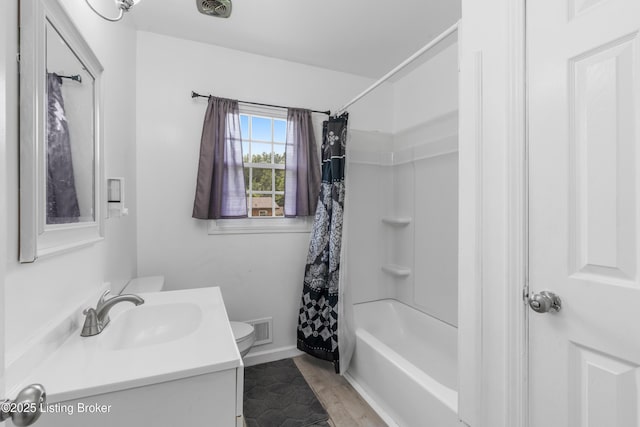 6206 Tabor Dr, Louisville, KY 40218 - full bath featuring vanity and shower / tub combo