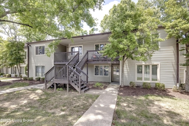 9315 Loch Lea Ln Unit B, Louisville, KY 40291 - view of front facade featuring stairs