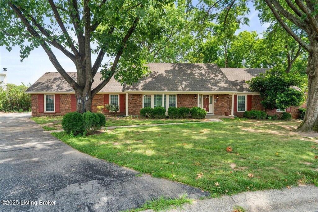 9003 Peterborough Ct, Louisville, KY 40222 - photo 1
