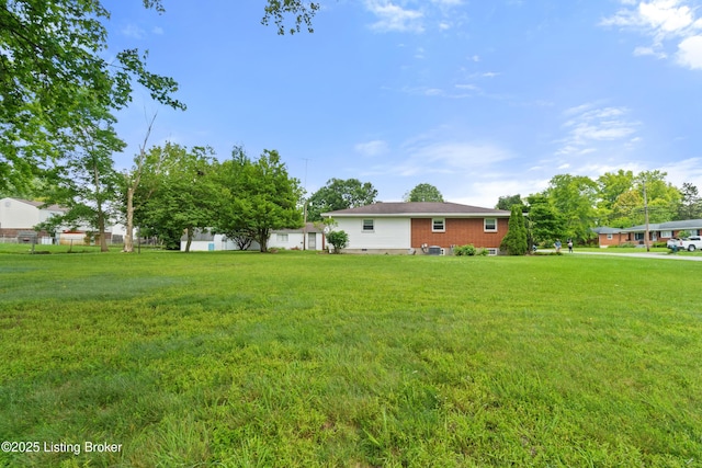 8703 Fernview Dr, Louisville, KY 40291 - view of yard