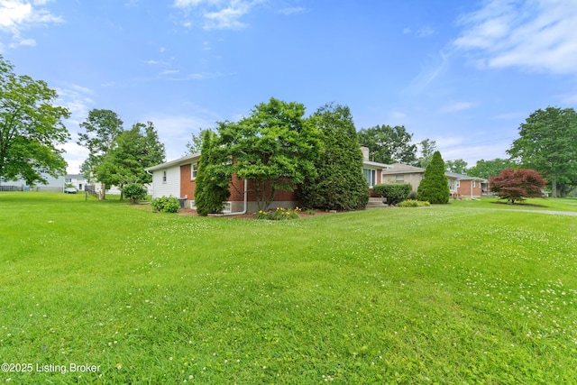 8703 Fernview Dr, Louisville, KY 40291 - view of grassy yard