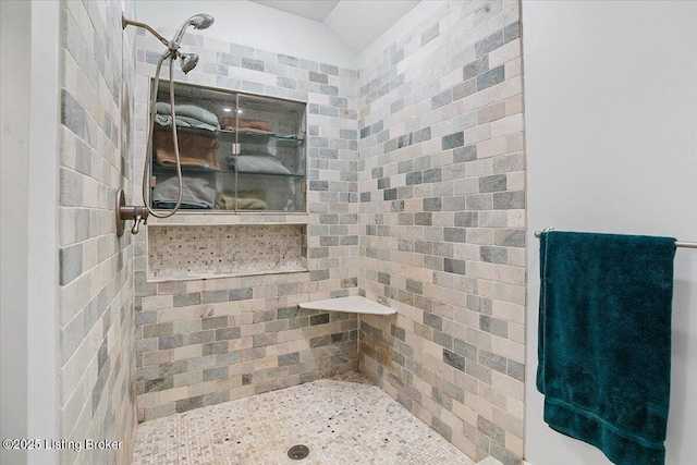 2449 Ransdell Ave, Louisville, KY 40204 - bathroom featuring tiled shower