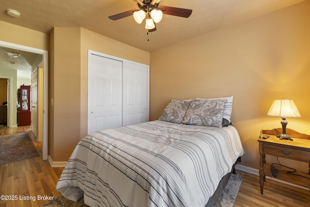 6716 Arbor Creek Dr, Louisville, KY 40228 - bedroom featuring wood finished floors, a closet, a textured ceiling, and a ceiling fan