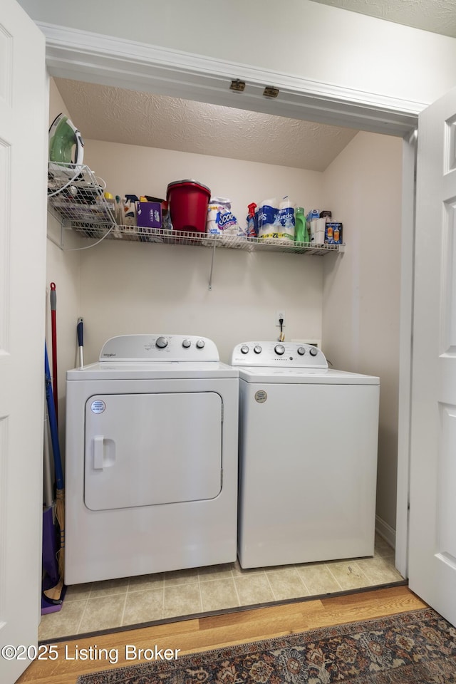 6716 Arbor Creek Dr, Louisville, KY 40228 - laundry room with washer and dryer