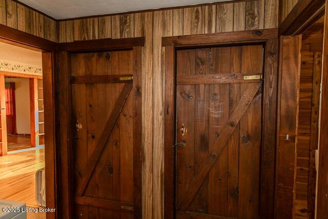 4883 S Reeves Rd, Scottsburg, IN 47170 - detailed view of wooden walls