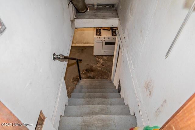 4883 S Reeves Rd, Scottsburg, IN 47170 - view of staircase