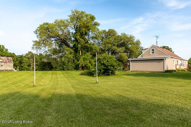 4883 S Reeves Rd, Scottsburg, IN 47170 - view of green lawn