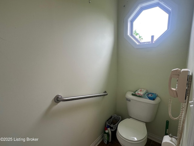 8 San Juan Ct, Elizabethtown, KY 42701 - bathroom with toilet and baseboards