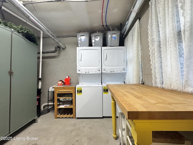 416 Belgravia Ct, Louisville, KY 40208 - below grade area featuring stacked washer / drying machine