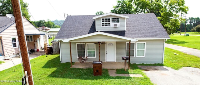 1117 6th St, Carrollton, KY 41008 - bungalow-style home with roof with shingles, a front lawn, and a ceiling fan